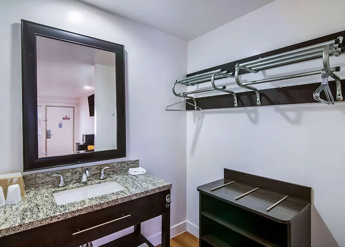 Motel 6 Monterey Park