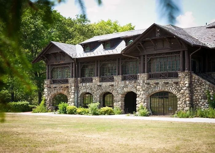 Overlook Lodge And Stone Cottages At Bear Mountain