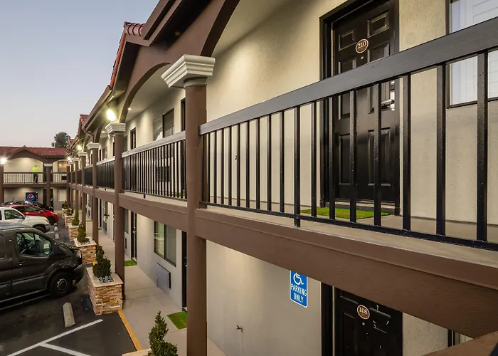 Bayhill Inn