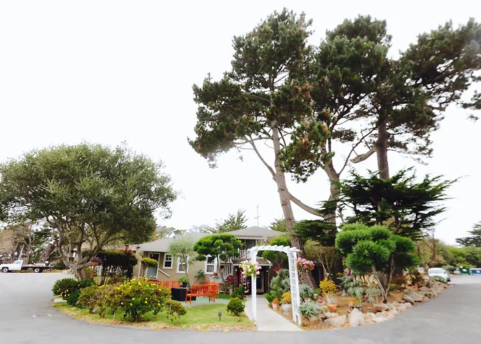 Bide-A-Wee Inn And Cottages