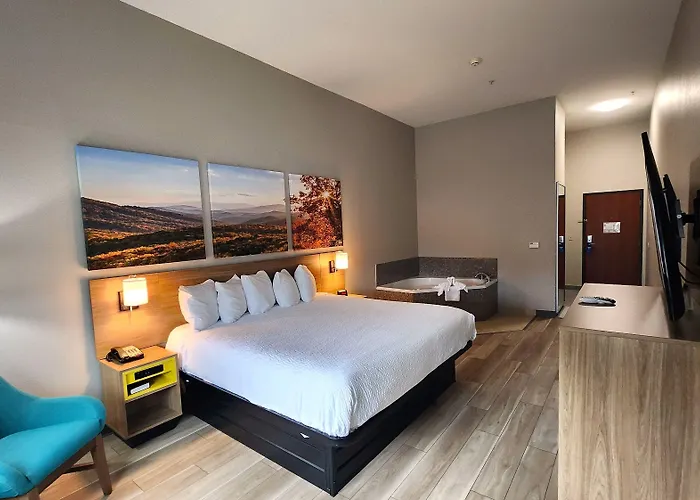 Days Inn & Suites By Wyndham Russellville