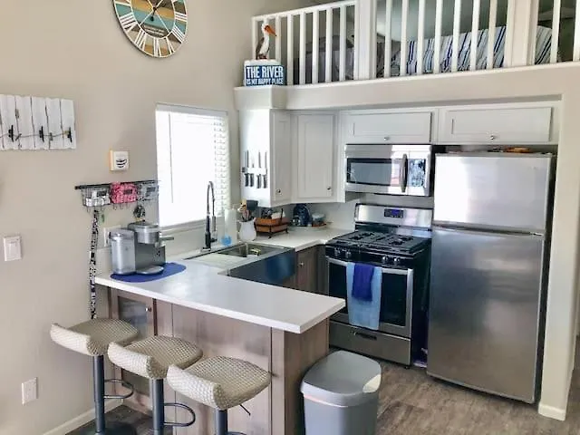 Dock Holiday! Waterfront Cottage With Boat Ramp!