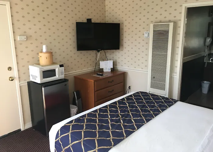 The Palomar Inn