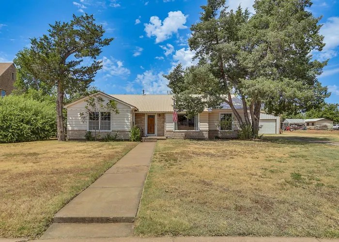 Pet Friendly Home W/ Yard & Grill In Crowell!