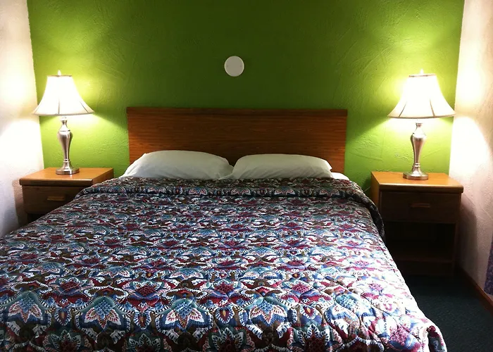 East Street Inn & Suites