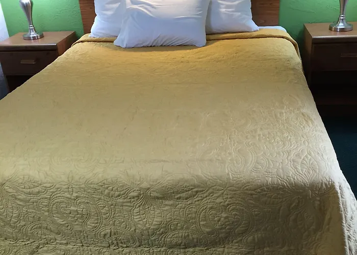 East Street Inn & Suites