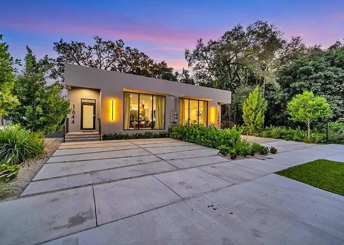 Stunning Tropical Pool House North Miami
