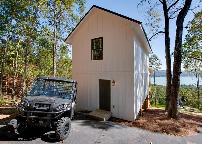 Gorgeous Cabin Great For Groups Or Families With Jacuzzi, Fire Pit And Views In Alabama