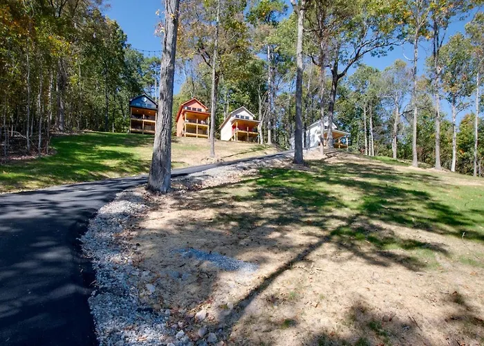 Gorgeous Cabin Great For Groups Or Families With Jacuzzi, Fire Pit And Views In Alabama