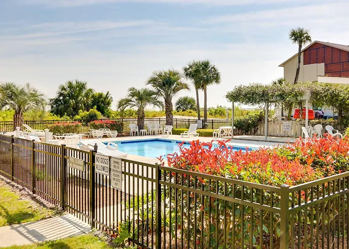 Oceanfront Condo In Harbor Island Community!