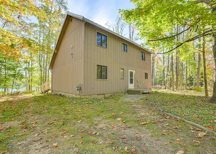 The Birch House Retreat: Near Skiing And Trails