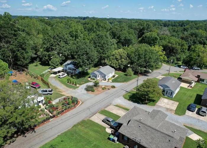 River District Retreat - Walk To Downtown Belmont