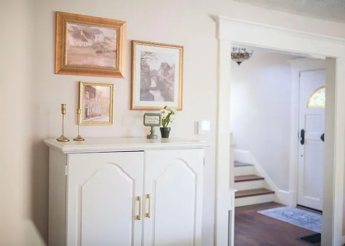 Historic And Charming Birch House