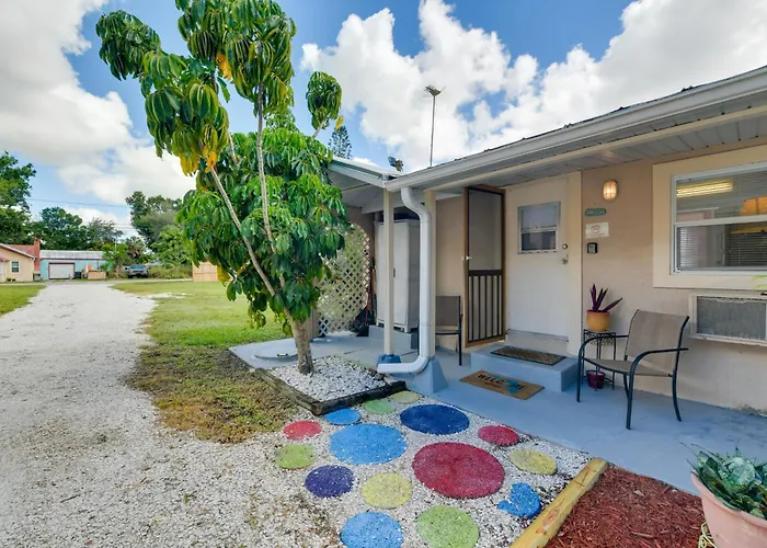 1 Mi To Nokomis Beach: Quiet Getaway W/ Fire Pit