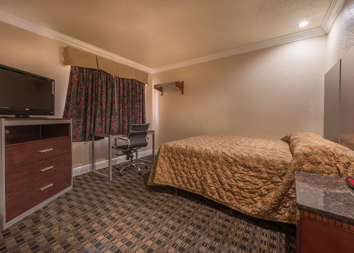 Edge Water Inn