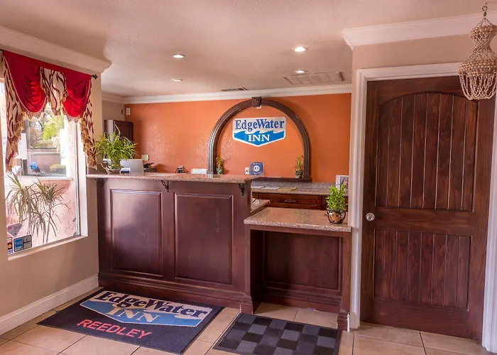 Edge Water Inn