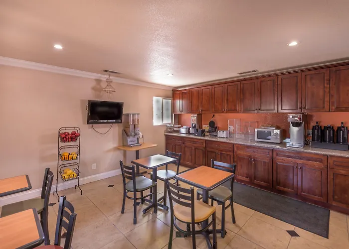 Edge Water Inn