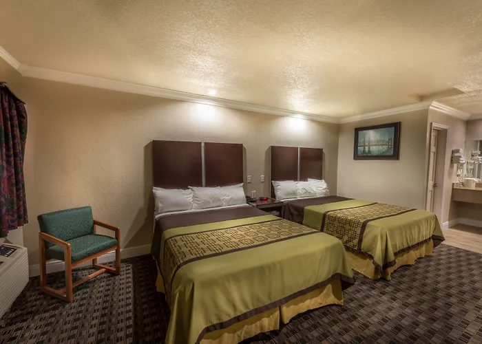 Edge Water Inn