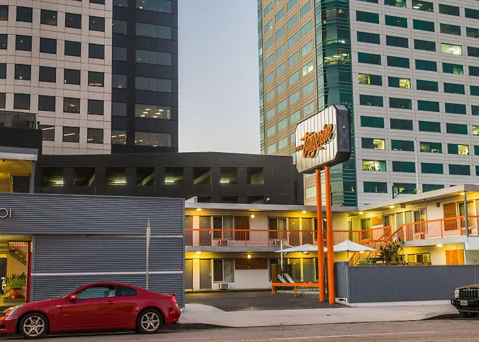 The Tangerine - A Burbank Hotel