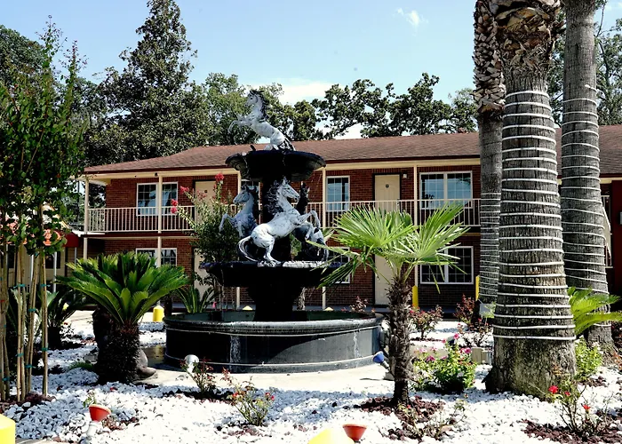 American Inn & Suites - Savannah / Garden City