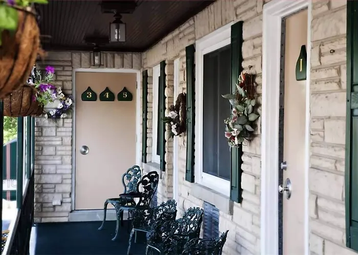 Simmons Motel And Suites