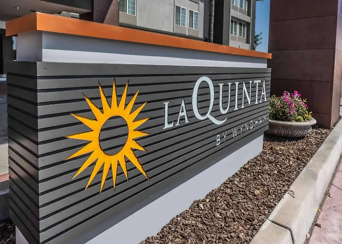 La Quinta By Wyndham Fowler