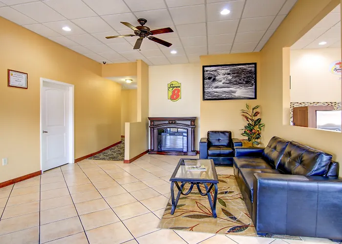 Super 8 By Wyndham Macon West