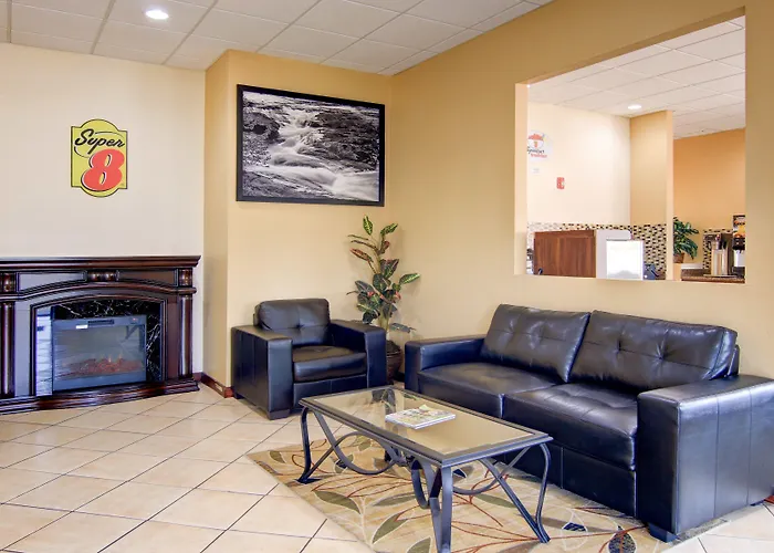 Super 8 By Wyndham Macon West