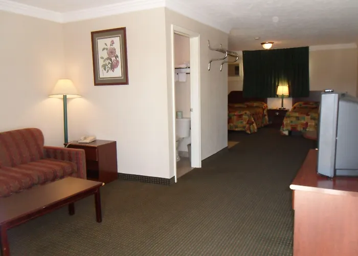 Deluxe Inn Motel