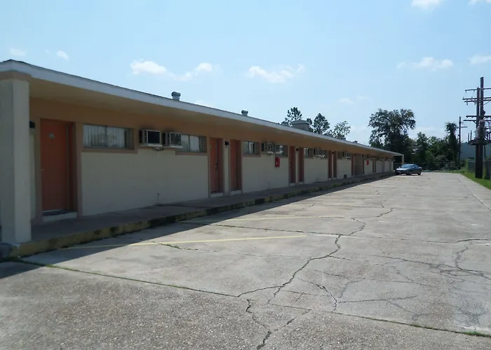 Deluxe Inn Motel