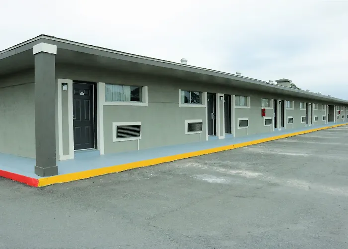 Deluxe Inn Motel