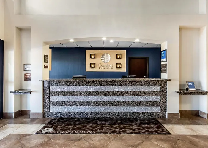 Comfort Inn & Suites Near Bethel College