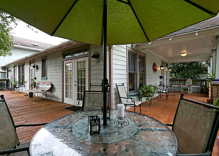 Anchor Inn Nsb Bed And Breakfast