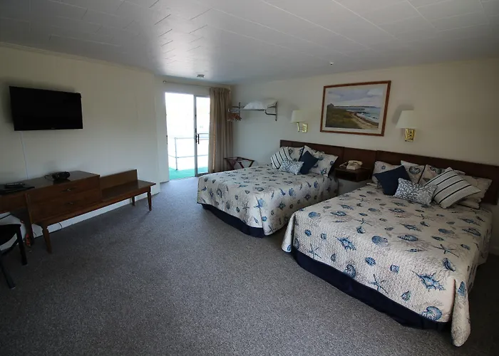 Hyannis Holiday Motel