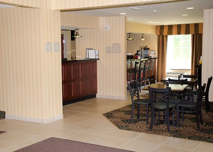 Cobblestone Inn & Suites - Bloomfield
