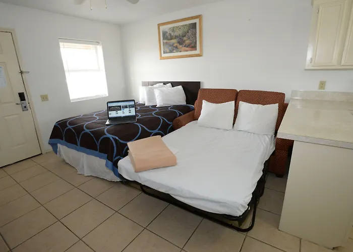 Port Isla Inn