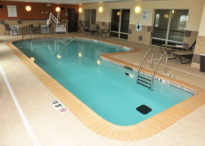 Holiday Inn Express & Suites Clinton By Ihg