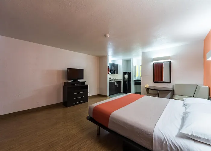 Motel 6-Uvalde, Tx