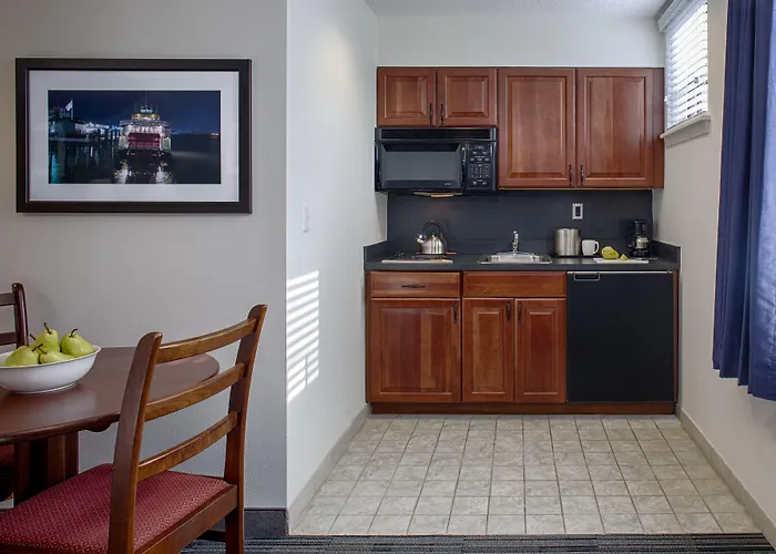 Federal City Inn & Suites