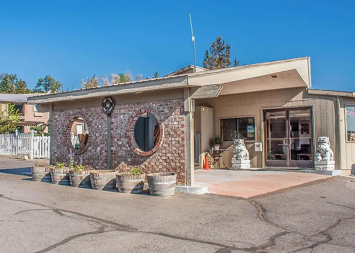 Econo Lodge Inn & Suites Madras