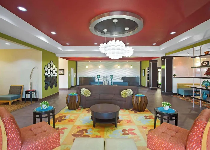 La Quinta By Wyndham Pearsall