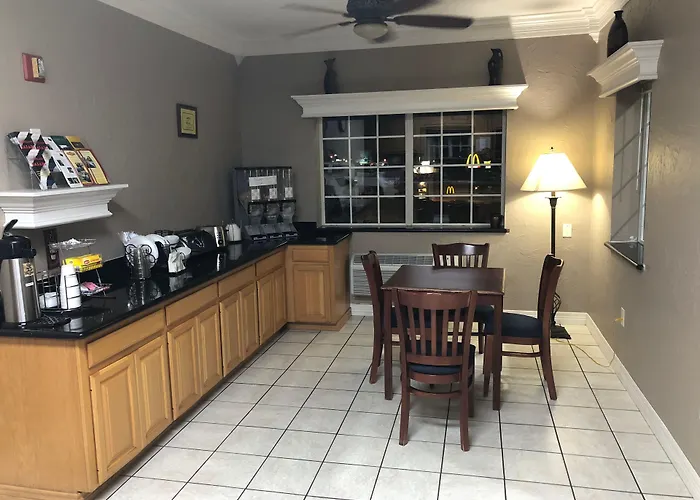 Weston Inn & Suites