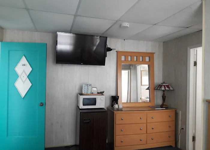 Suitcase Motel & Travel