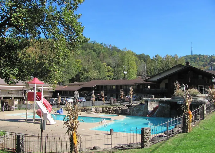 Brookside Lodge - Gatlinburg - On The River