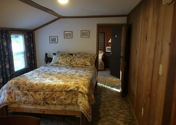Gateway Inn & Cabins