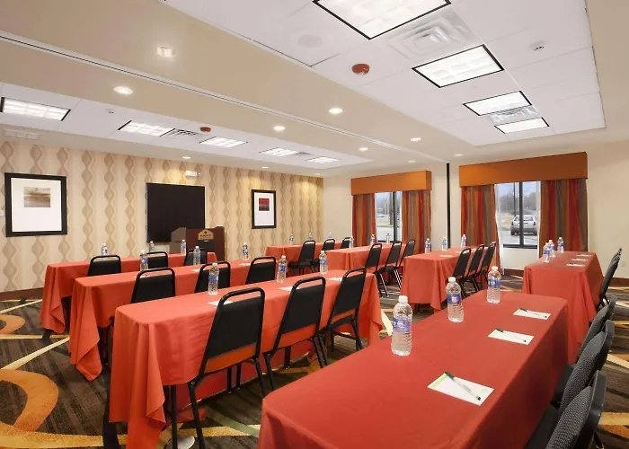 La Quinta Inn & Suites By Wyndham Tulsa Midtown