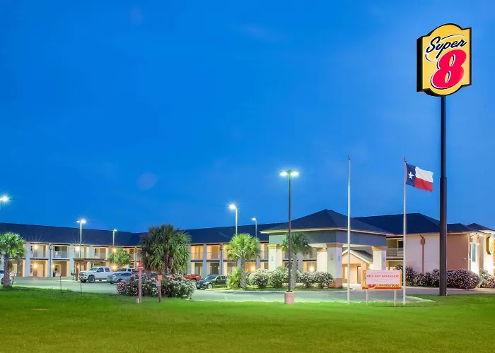 Super 8 By Wyndham Dilley Tx