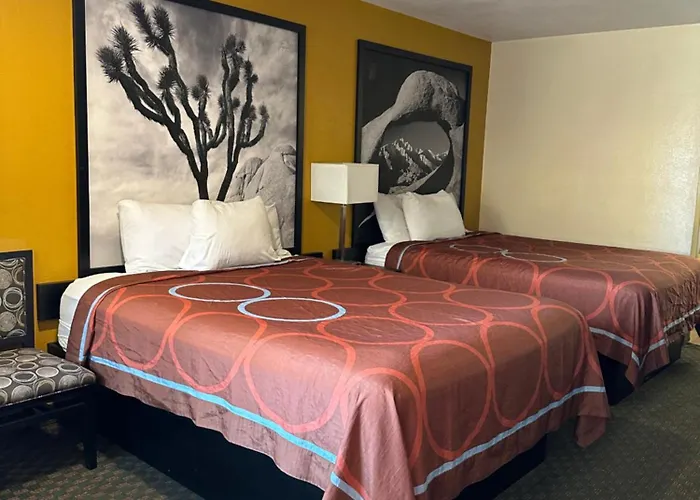 Super 8 By Wyndham Bakersfield South Ca