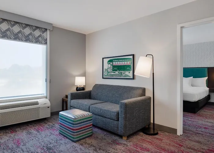 Home2 Suites By Hilton Milwaukee Brookfield