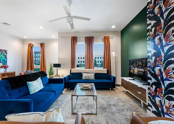 Luxury 3-Story Home W Pool & Parking Garage